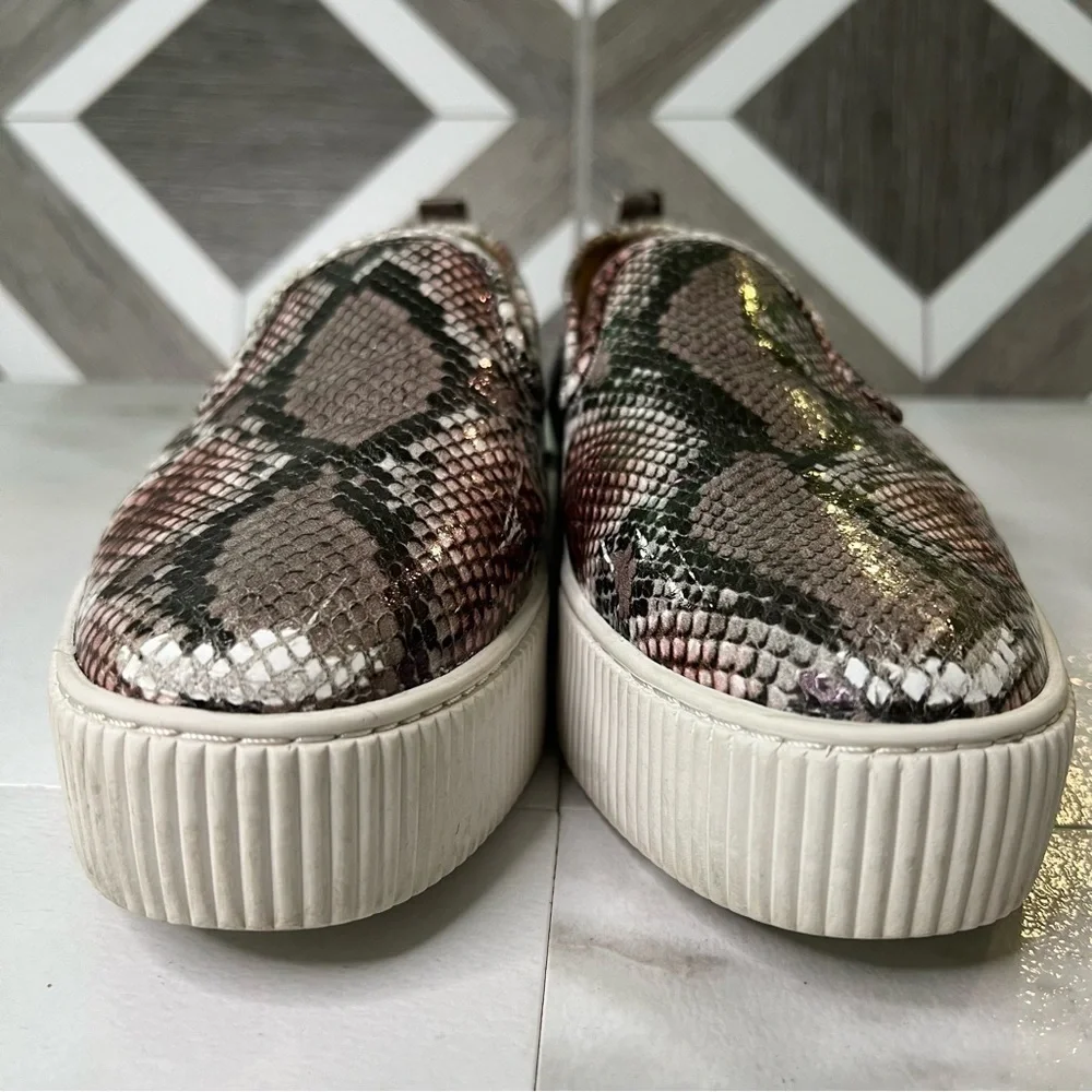 Halogen Baylee platform snake skin shoes size 7.5